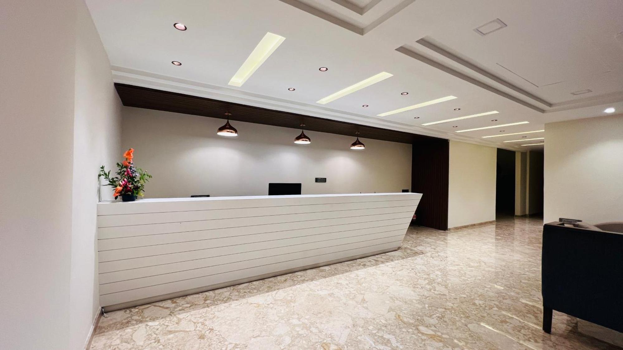 Hotel Aashraya Dod Jala Ngoại thất bức ảnh