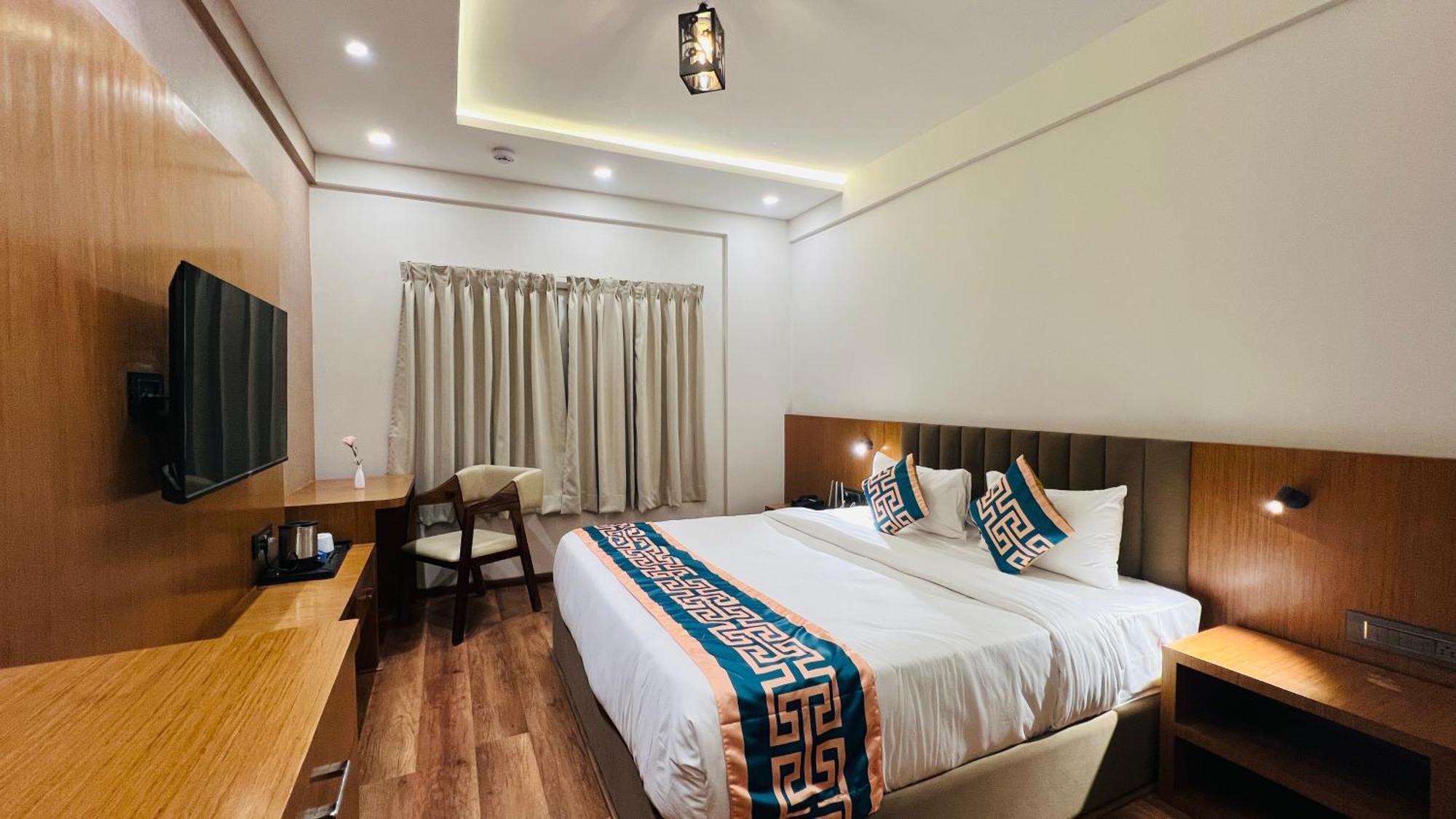 Hotel Aashraya Dod Jala Ngoại thất bức ảnh