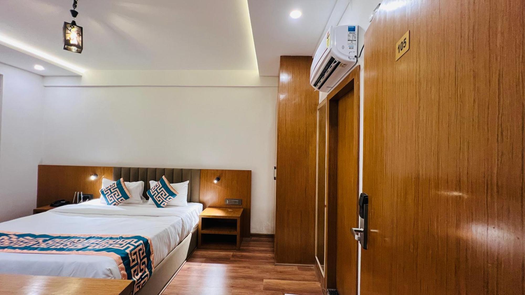 Hotel Aashraya Dod Jala Ngoại thất bức ảnh