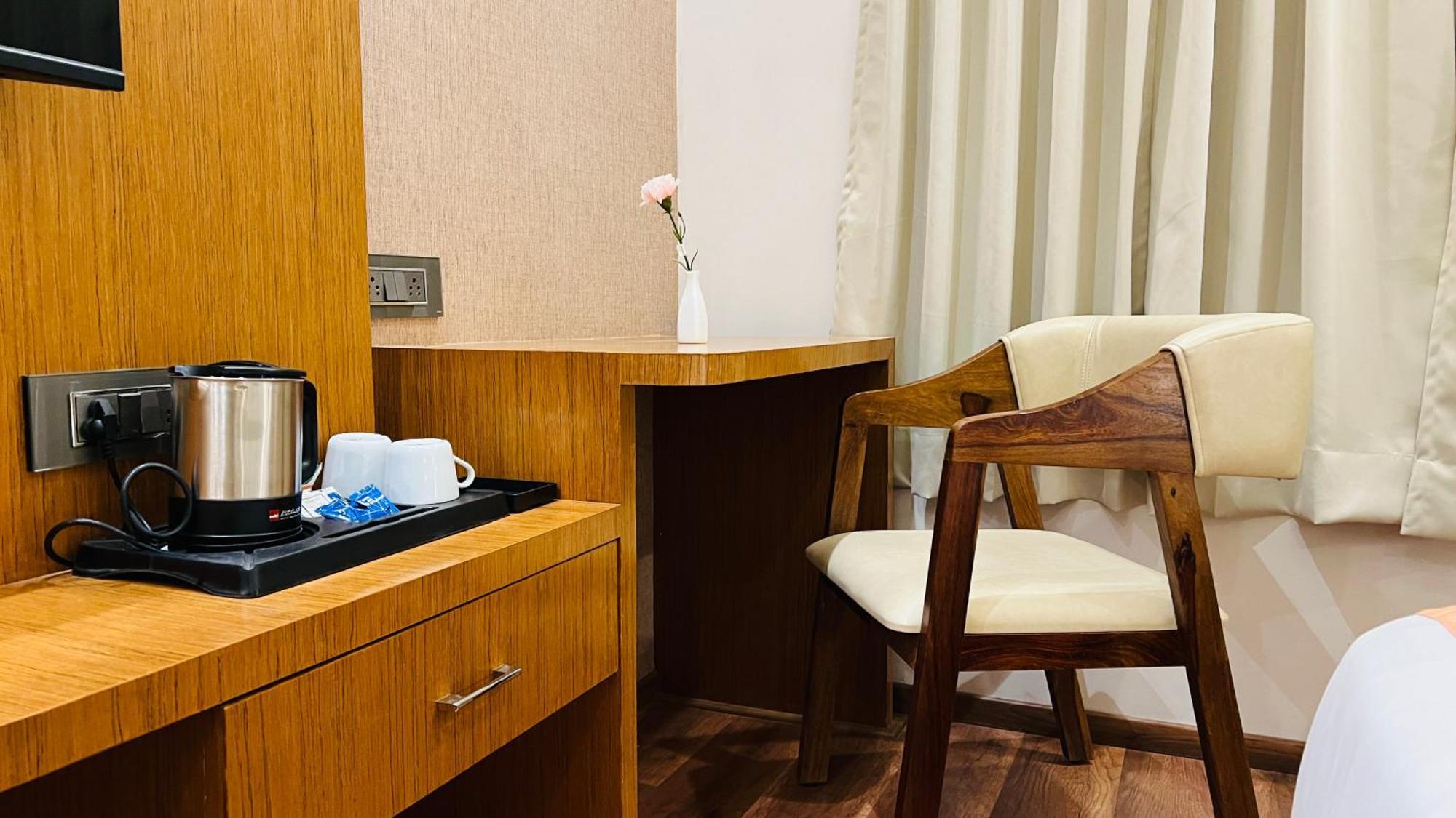 Hotel Aashraya Dod Jala Ngoại thất bức ảnh