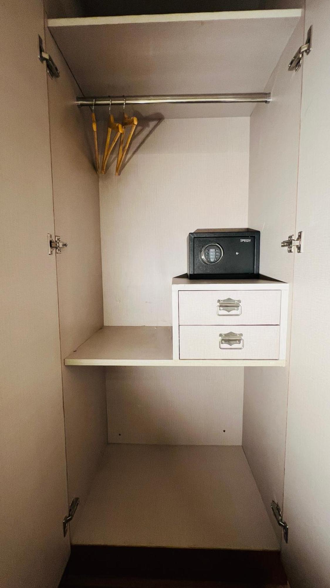 Hotel Aashraya Dod Jala Ngoại thất bức ảnh