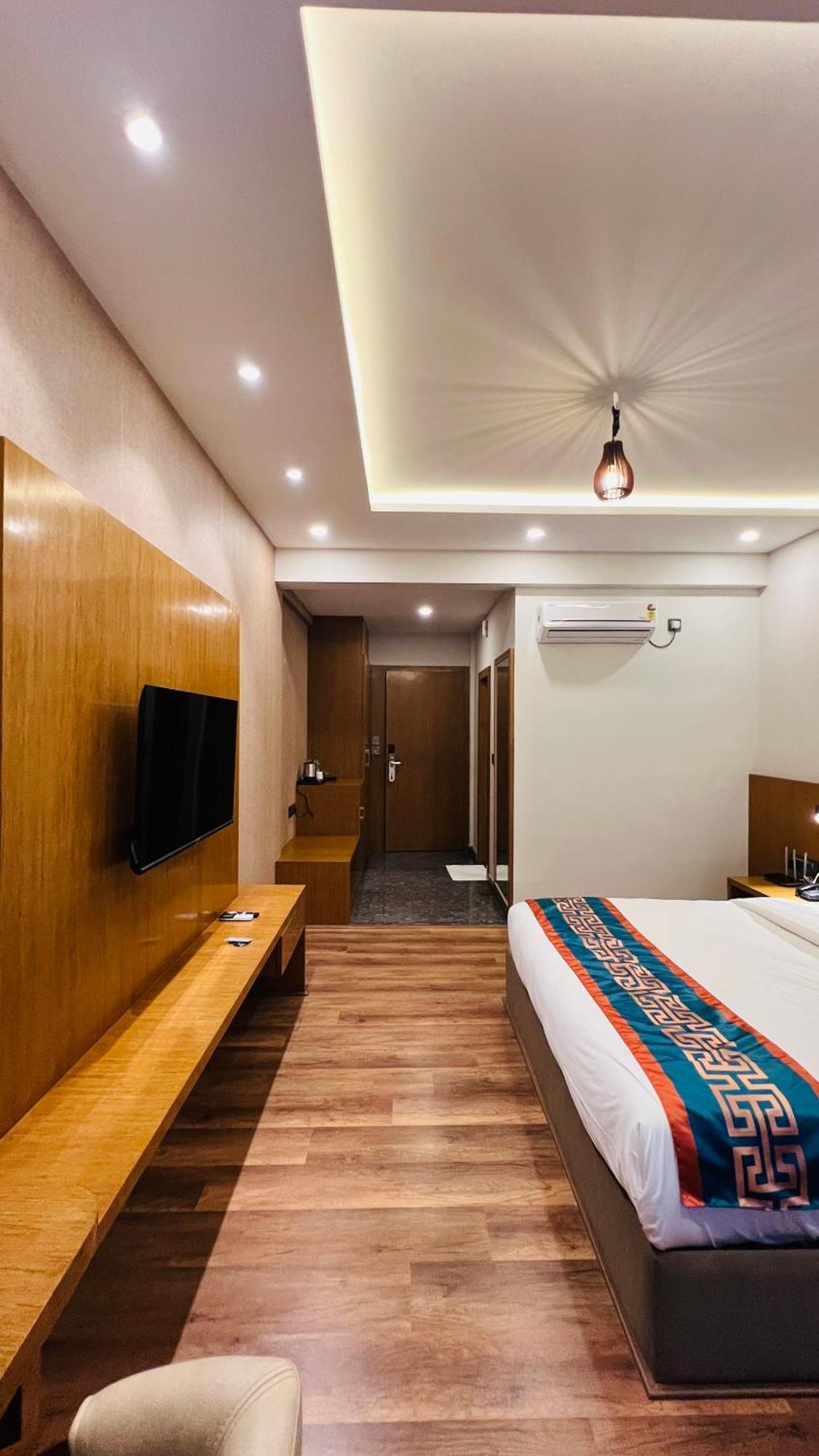 Hotel Aashraya Dod Jala Ngoại thất bức ảnh