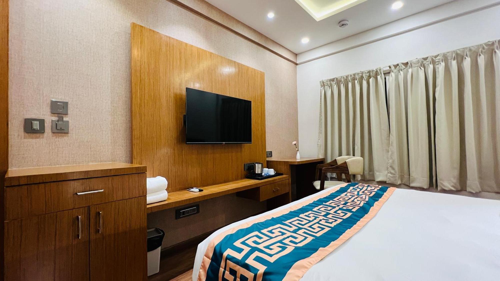 Hotel Aashraya Dod Jala Ngoại thất bức ảnh