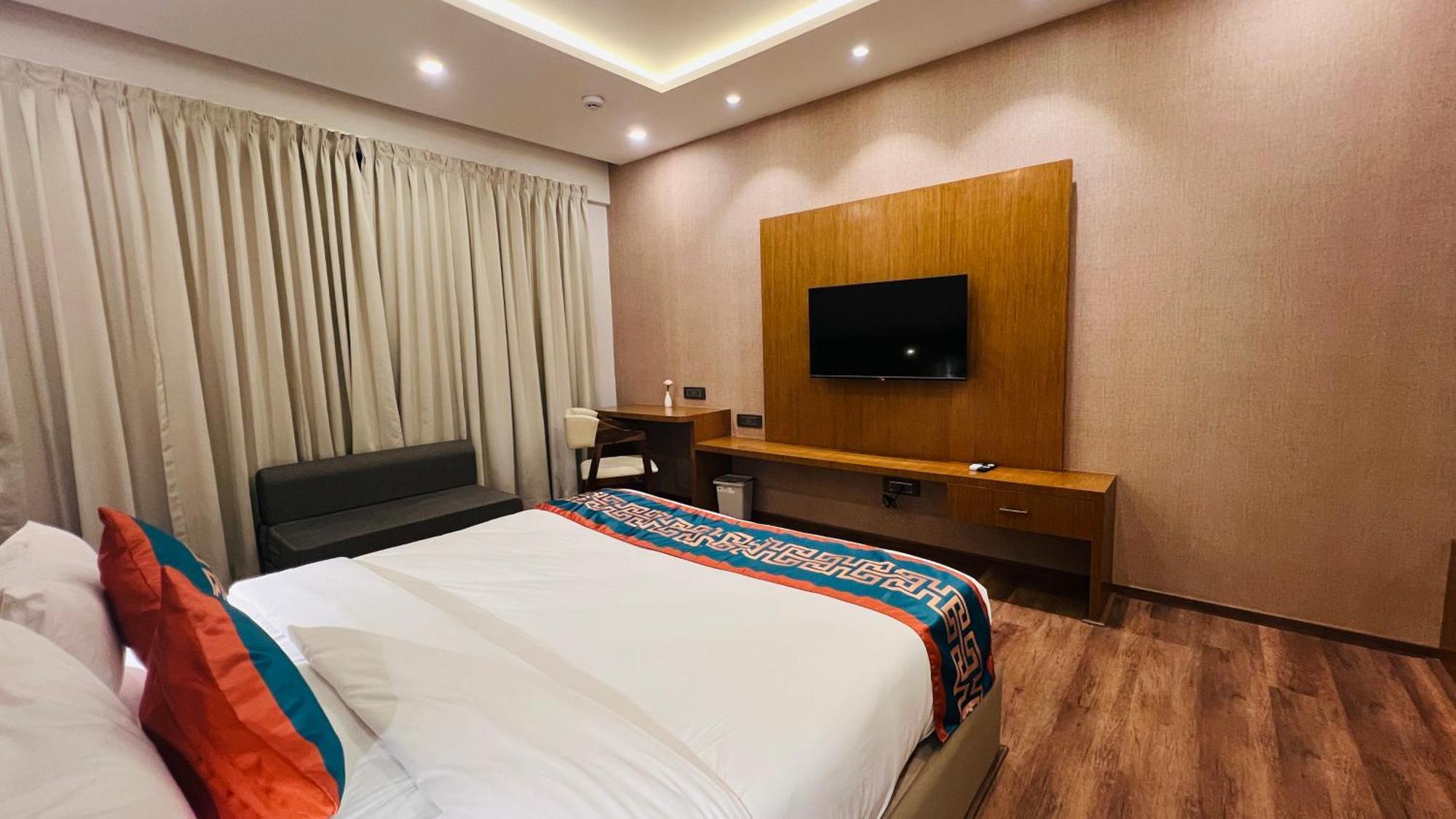 Hotel Aashraya Dod Jala Ngoại thất bức ảnh