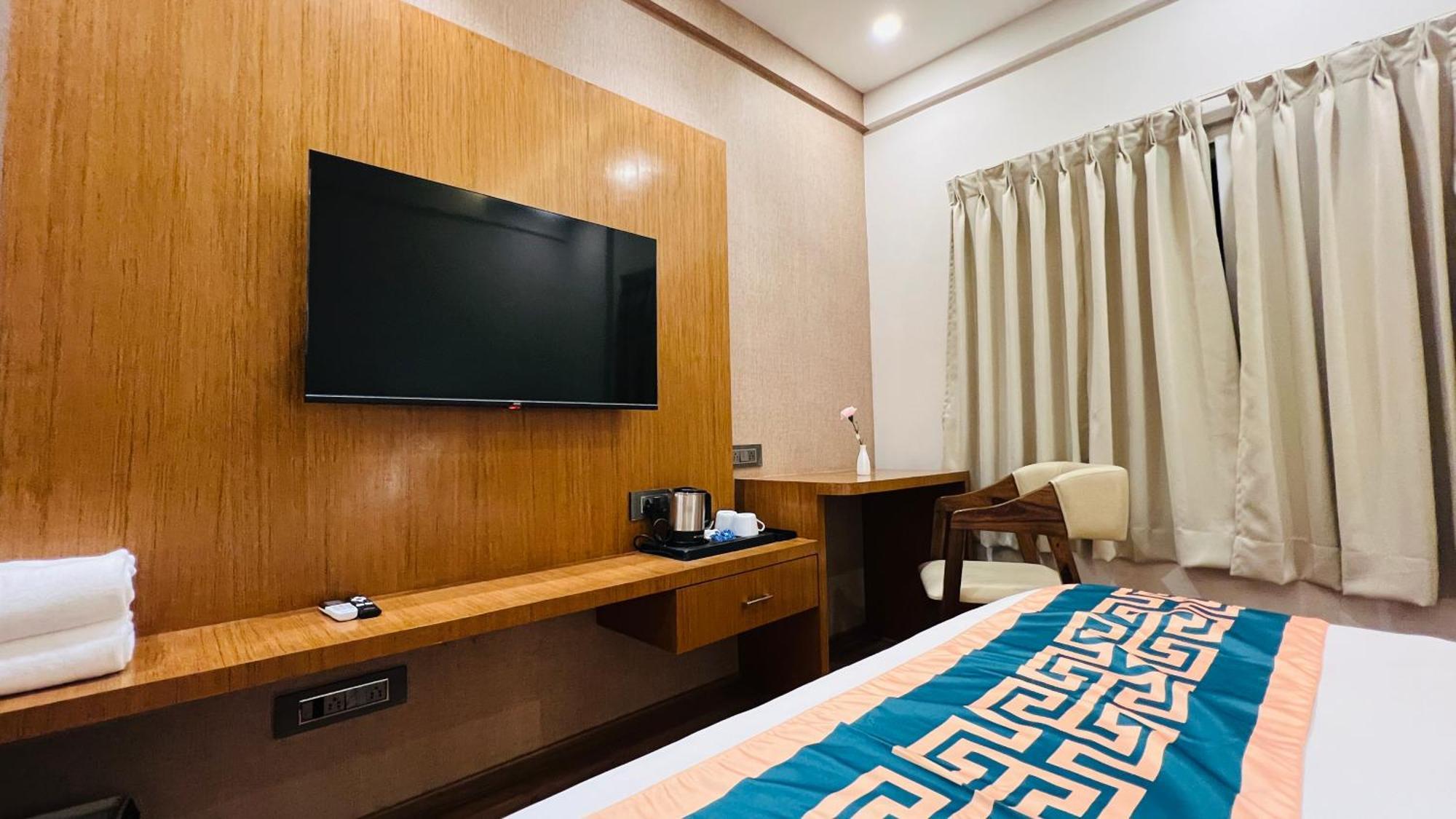 Hotel Aashraya Dod Jala Ngoại thất bức ảnh
