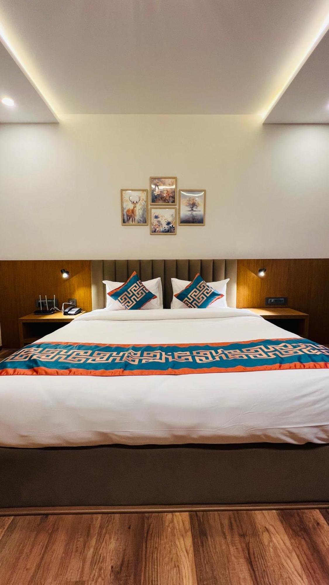 Hotel Aashraya Dod Jala Ngoại thất bức ảnh