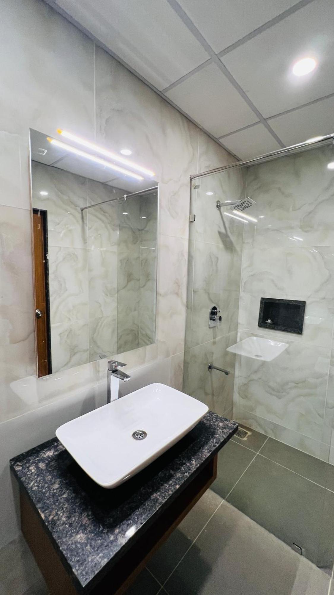 Hotel Aashraya Dod Jala Ngoại thất bức ảnh