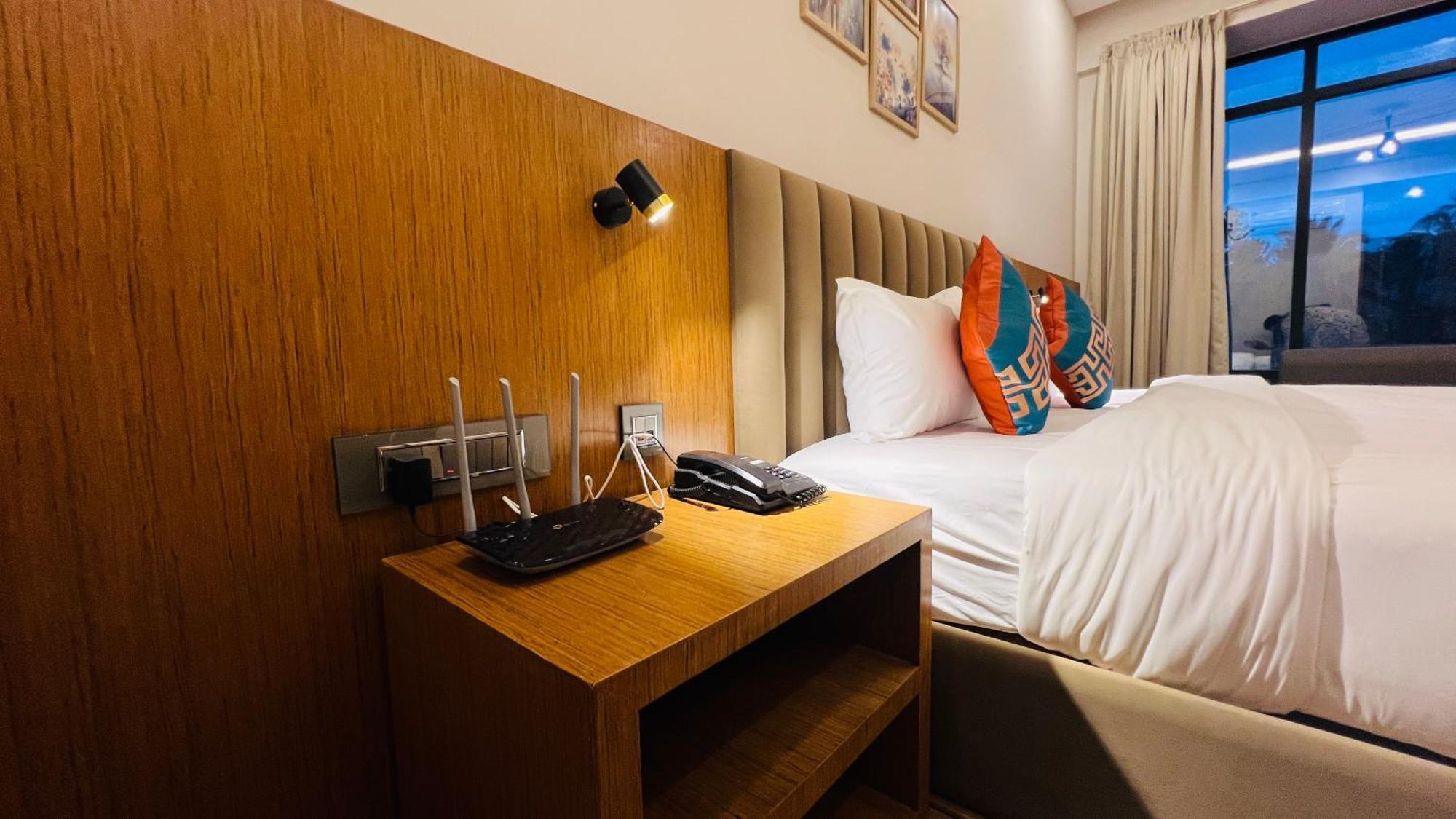 Hotel Aashraya Dod Jala Ngoại thất bức ảnh